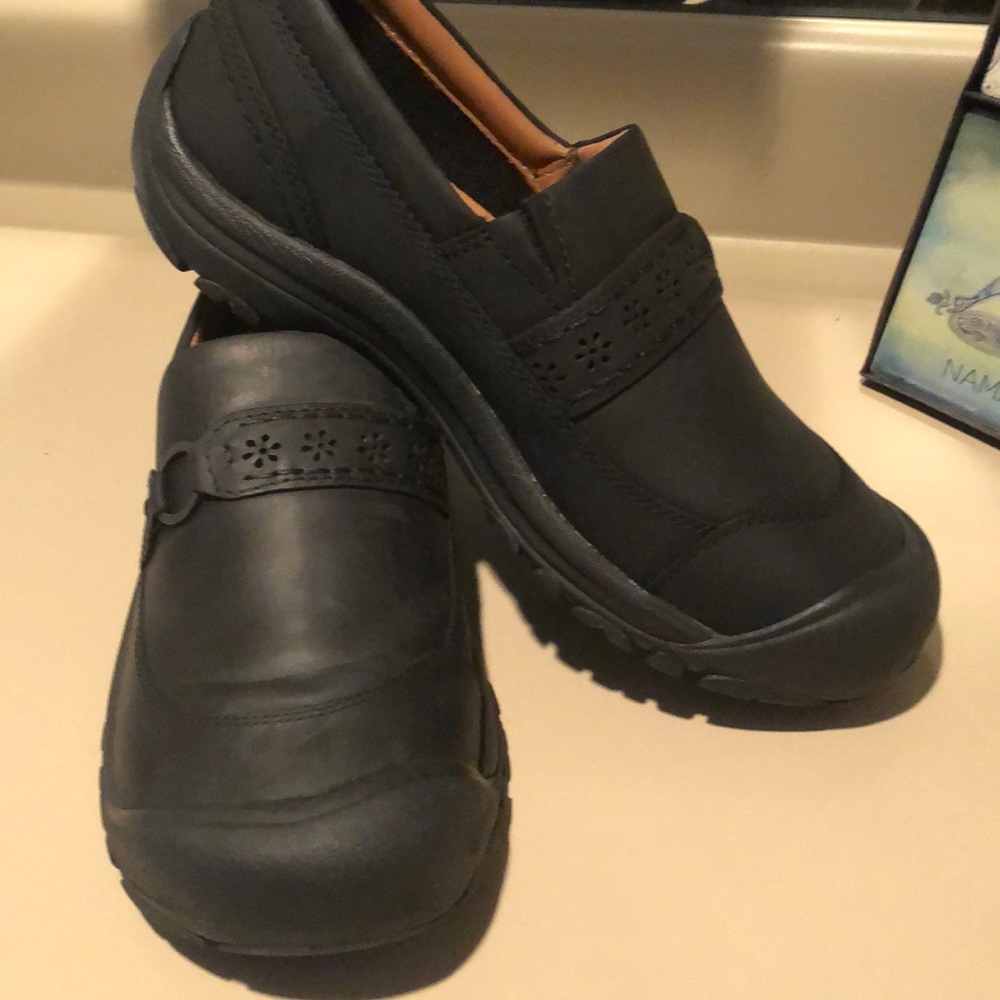 NIB KEEN Kaci II Slip-On Shoes Black Leather 11